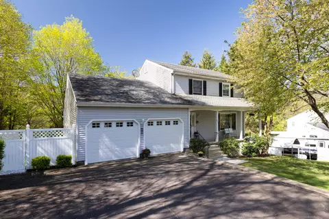1453 Buckingham St, Watertown, CT 06795