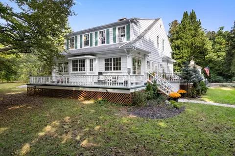 87 Beecher Rd, Woodbridge, CT 06525