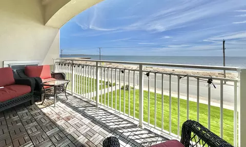 343 Beach St #203, West Haven, CT 06516