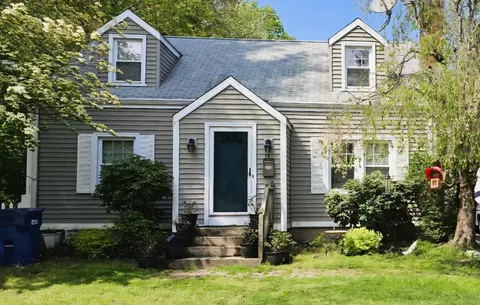 58 Giddings Ave, Windsor, CT 06095
