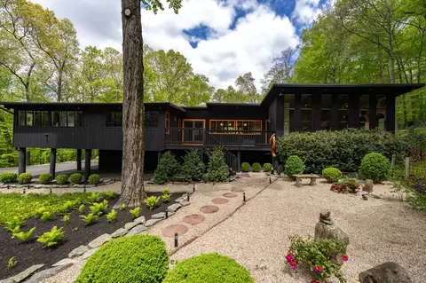 32 Aunt Pattys Ln W, Bethel, CT 06801
