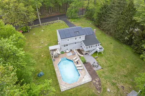 591 Nortontown Rd, Guilford, CT 06437