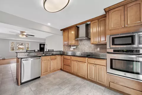 81 Parkway Pl, Meriden, CT 06450