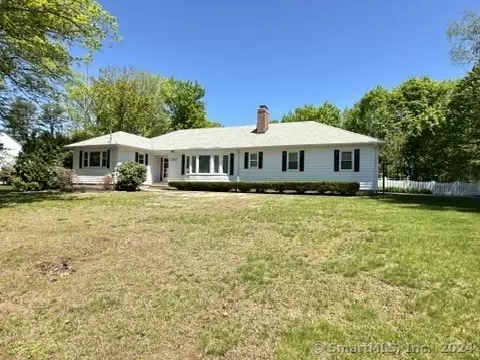 1102 N Main St, West Hartford, CT 06117