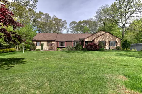 18 Lantern Dr, Seymour, CT 06483