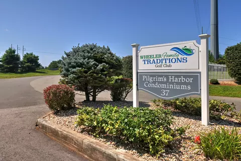 11 Pilgrim Harbor Dr #A, Wallingford, CT 06492