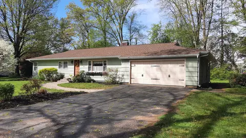 32 Beech St, Woodstock, CT 06281