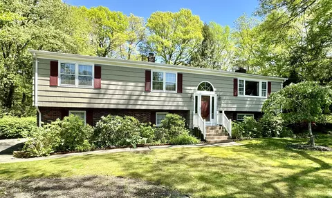 505 Wagon Trl, Orange, CT 06477
