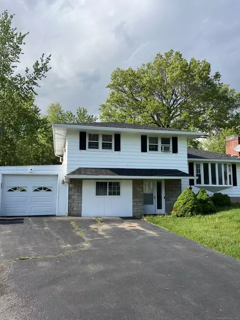 82 Sawka Dr, East Hartford, CT 06118
