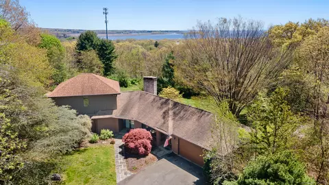 5 Watch Hill Rd, Old Saybrook, CT 06475