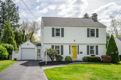 18 Knollwood Rd, West Hartford, CT 06110