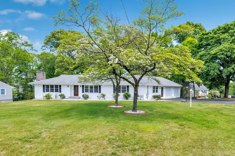 28 Rocky Hill Ter, Trumbull, CT 06611