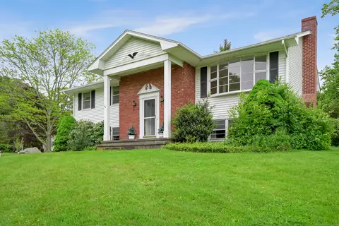 5 Woodchuck Ct, Norwalk, CT 06854
