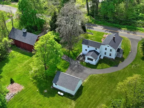 27 Beecher Rd, Woodbridge, CT 06525