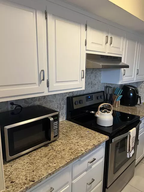 183 Livingston Pl #11, Bridgeport, CT 06610