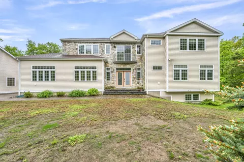 141 Northrop Rd, Bethany, CT 06524