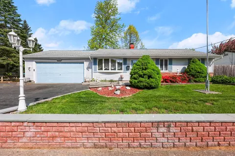 53 Spindrift Ln, Milford, CT 06460