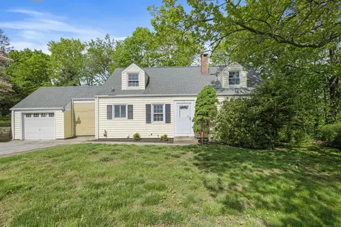 7 Topstone Dr, Danbury, CT 06810