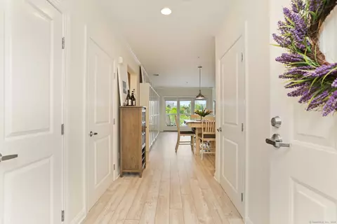 4 Daskams Ln #329, Norwalk, CT 06851