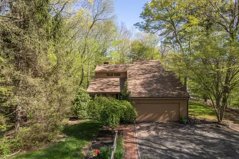 513 N Madison Rd, Guilford, CT 06437