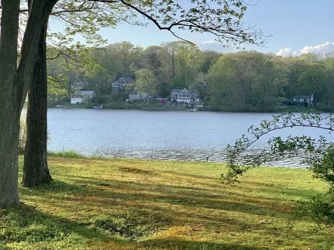 65 E Shore Dr, Haddam, CT 06441