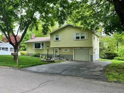 154 Wayne Ln, Meriden, CT 06450
