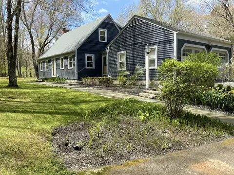 48 Covered Bridge Rd, Lakeville, CT 06039
