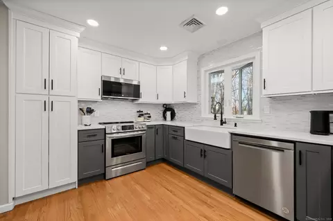 11 Federal Rd, Shelton, CT 06484