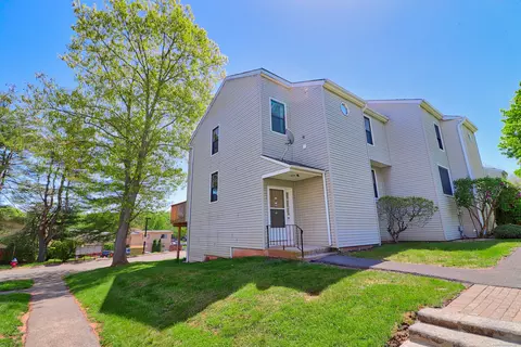 20 Horizon Hill Rd #20, Newington, CT 06111
