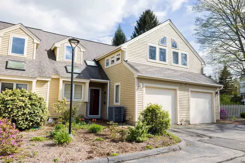124 Courtyard Ln #124, Mansfield, CT 06268