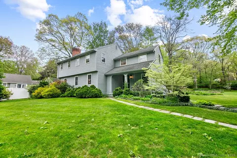 98 Olde Wood Rd, Glastonbury, CT 06033