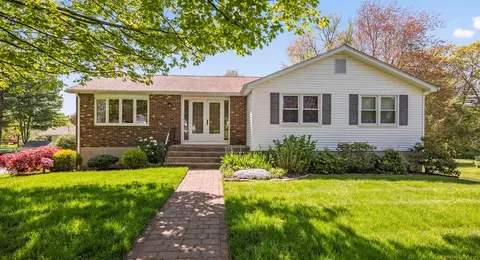 29 Pezzente Ln, East Hartford, CT 06108