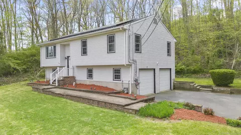 2 Savoy St, East Haven, CT 06513