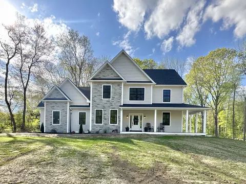 11 Greenwich Pl, Colchester, CT 06415