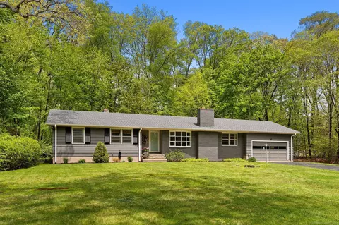 72 Braeside Dr, Hamden, CT 06514