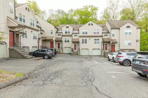 29 Taft Pt #92, Waterbury, CT 06708