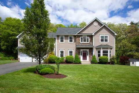 4 Croft Ln, Simsbury, CT 06089