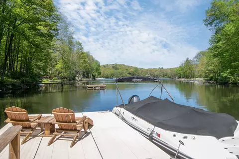 7 Cove Rd, Brookfield, CT 06804
