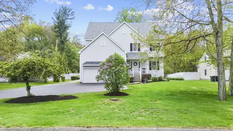 212 Cedarhurst Ln, Milford, CT 06461