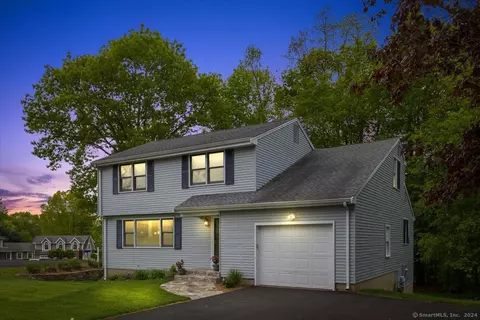 5 Vista Ln, Glastonbury, CT 06033