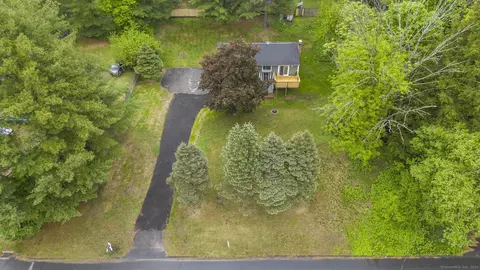 438 Roosevelt Dr, Oxford, CT 06478