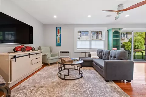 37 Woodway Rd #B2, Stamford, CT 06907