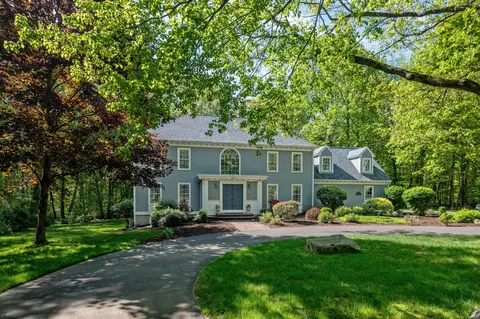 1 White Pine Ln, Guilford, CT 06437