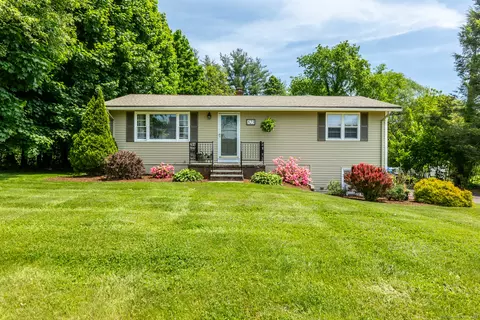 823 Lower Ln, Berlin, CT 06037