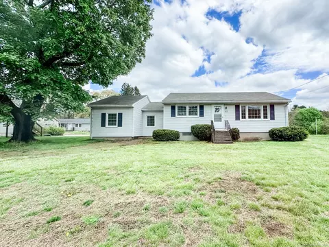 577 Riverside Dr, Thompson, CT 06255