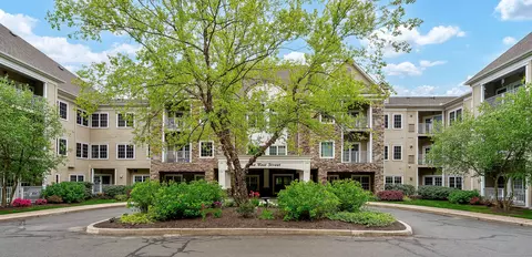 1 West St #309, Simsbury, CT 06070