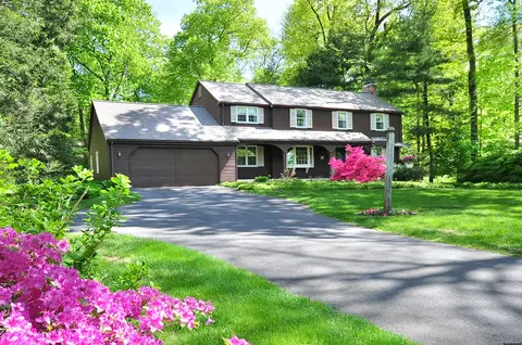 21 Crestwood Rd, Simsbury, CT 06070