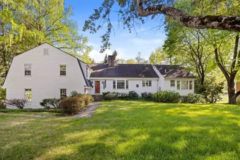 17 Dorset Ln, Farmington, CT 06032