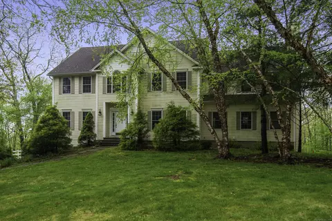 261 Royal Coach Ln, Southbury, CT 06488