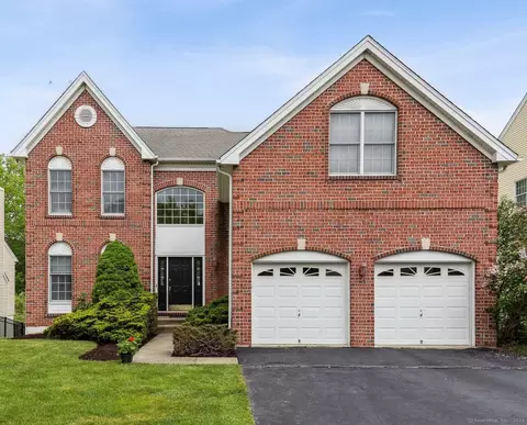 31 Lilac Ln, Danbury, CT 06810